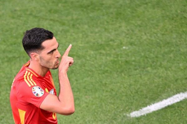 /zqnews/14936.html 体验唱K的感觉!亚马尔社媒晒和年幼弟弟互动视频